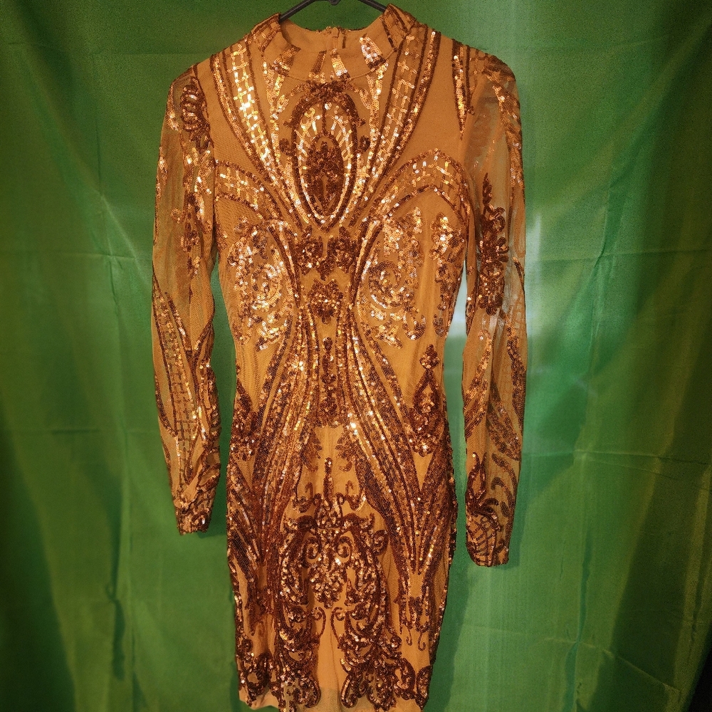 like new main strip rose gold sequin dress size small